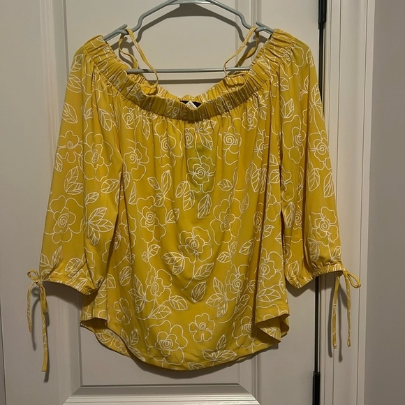 NWT Jennie & Marlis Off the Shoulder Yellow Floral Top Shirt size Medium Boho - Picture 1 of 6